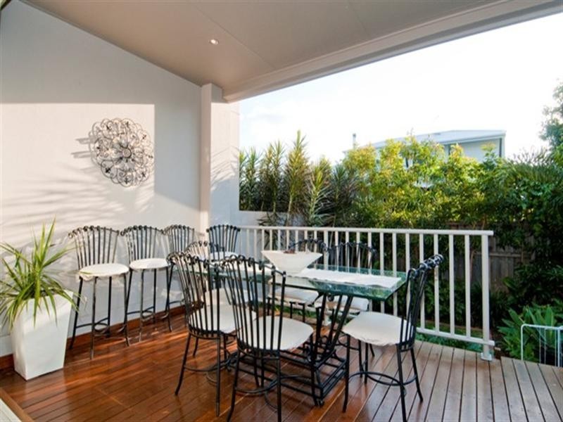 1/17 Oleander Avenue, Biggera Waters QLD 4216