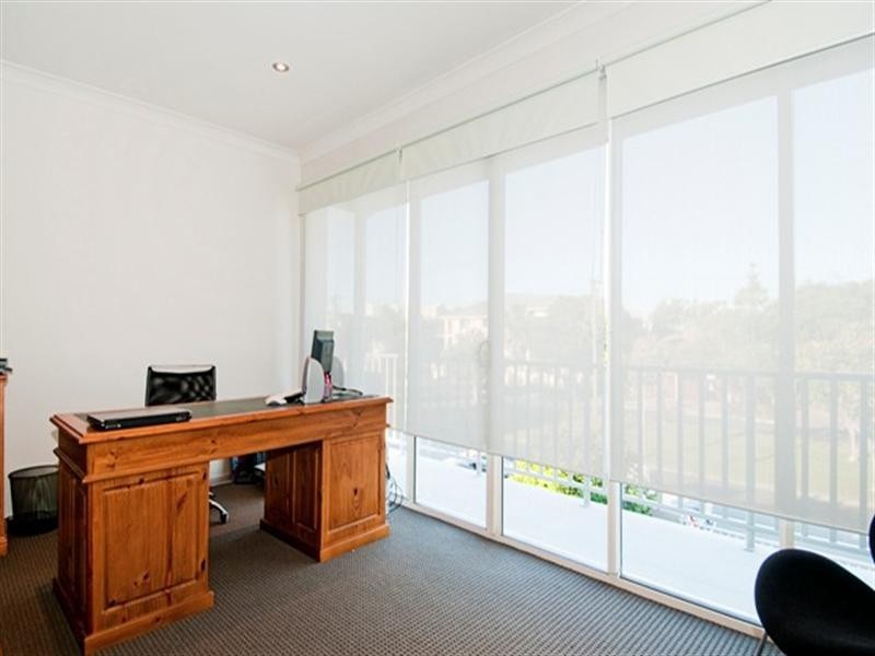 1/17 Oleander Avenue, Biggera Waters QLD 4216