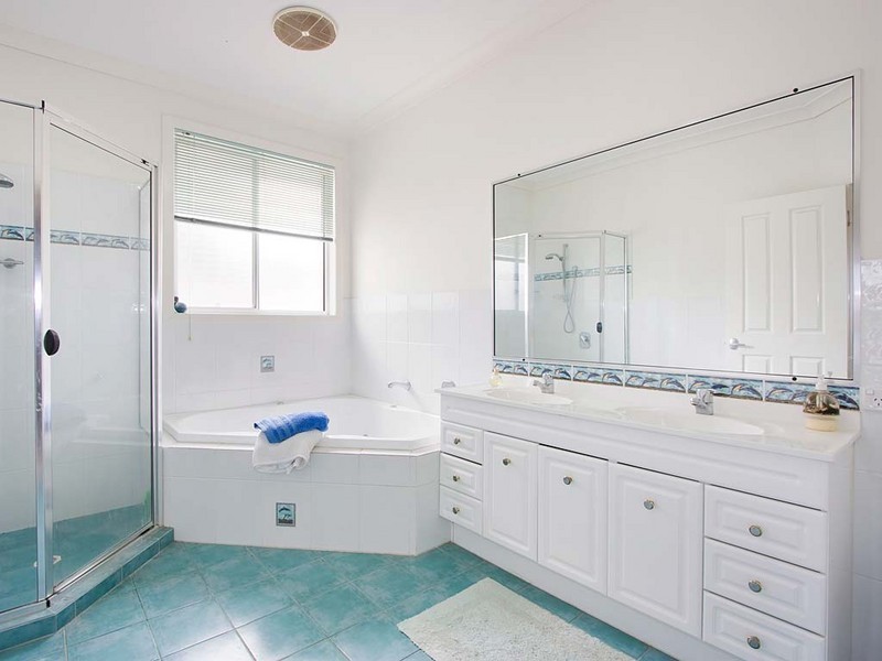 22A CHAMPAGNE Boulevard, Hope Island QLD 4212