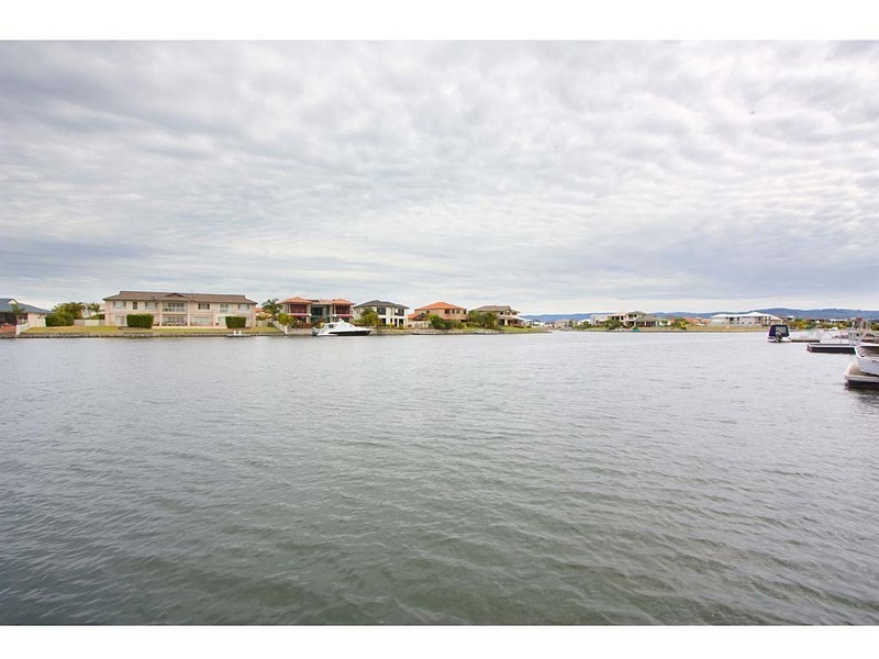 22A CHAMPAGNE Boulevard, Hope Island QLD 4212