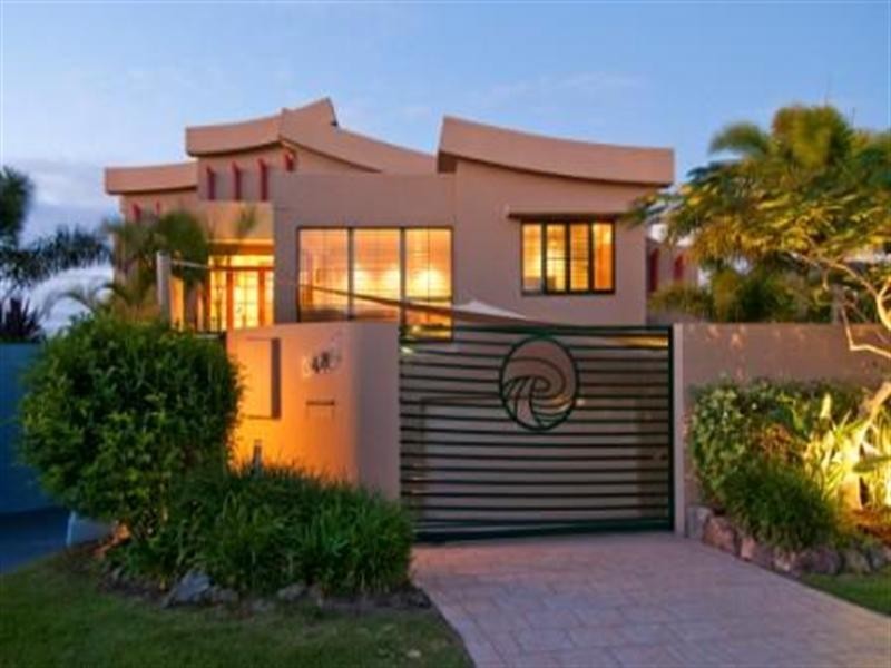 Sovereign Islands QLD 4216