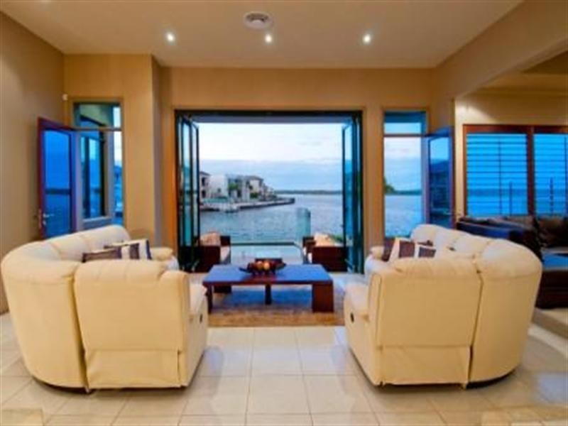 Sovereign Islands QLD 4216