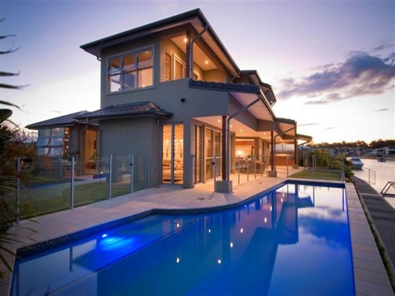 17 Middle Quay Drive, Biggera Waters QLD 4216