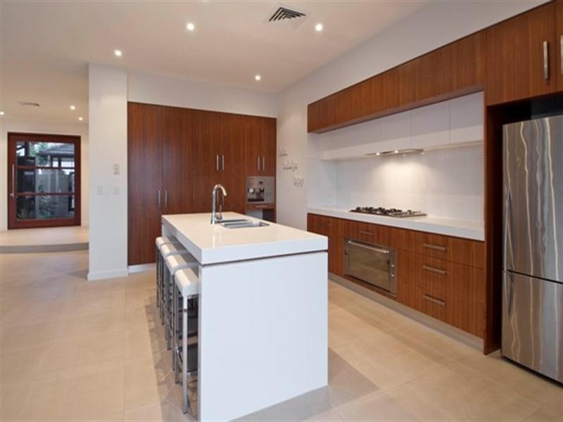 17 Middle Quay Drive, Biggera Waters QLD 4216