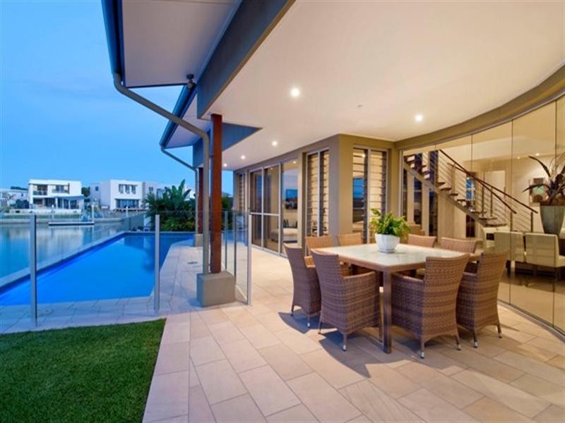 17 Middle Quay Drive, Biggera Waters QLD 4216