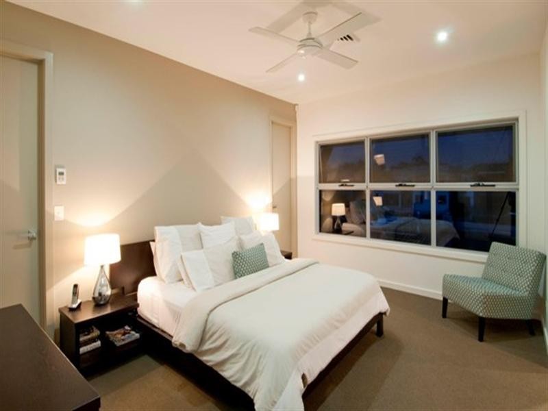 17 Middle Quay Drive, Biggera Waters QLD 4216