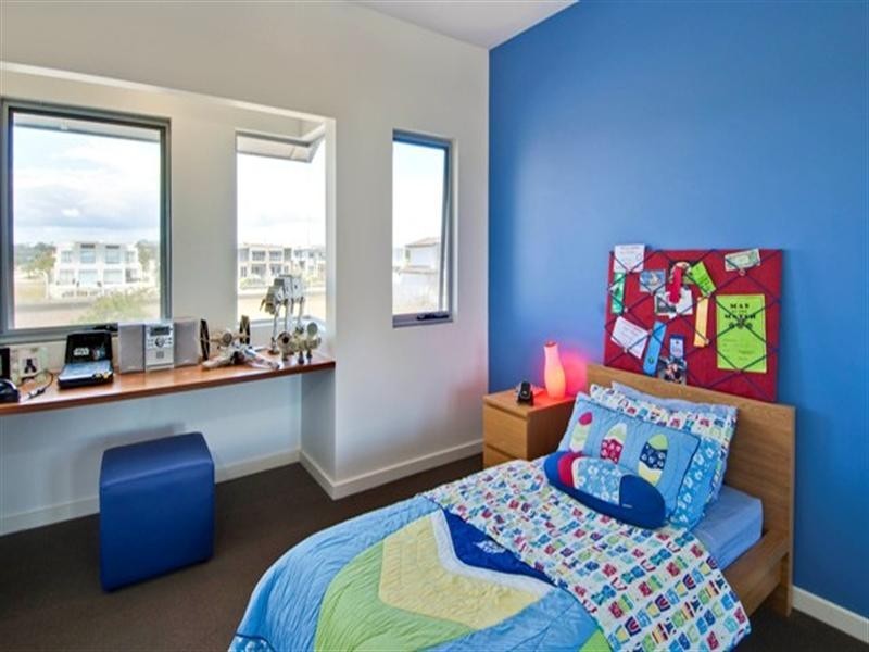 17 Middle Quay Drive, Biggera Waters QLD 4216