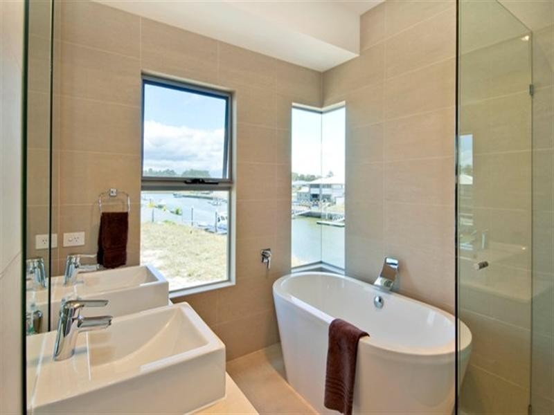 17 Middle Quay Drive, Biggera Waters QLD 4216