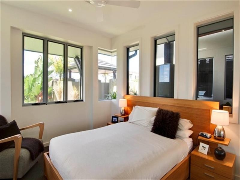 17 Middle Quay Drive, Biggera Waters QLD 4216