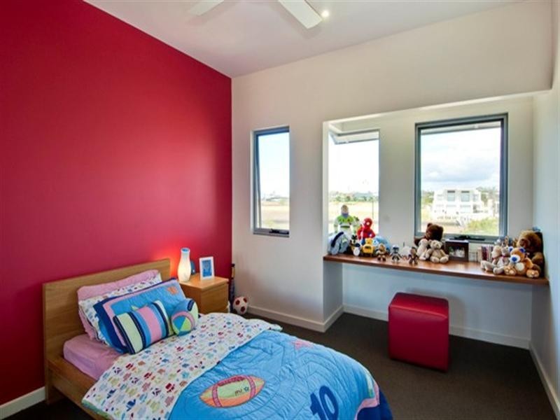 17 Middle Quay Drive, Biggera Waters QLD 4216