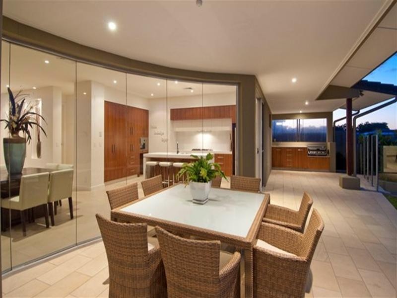 17 Middle Quay Drive, Biggera Waters QLD 4216