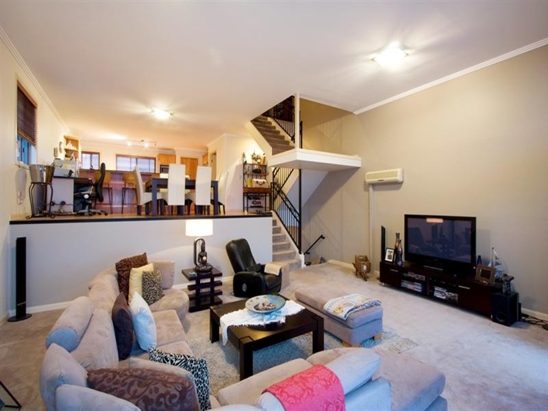 32 John Lund Drive, Hope Island QLD 4212