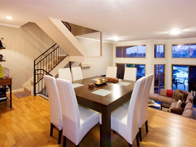 32 John Lund Drive, Hope Island QLD 4212