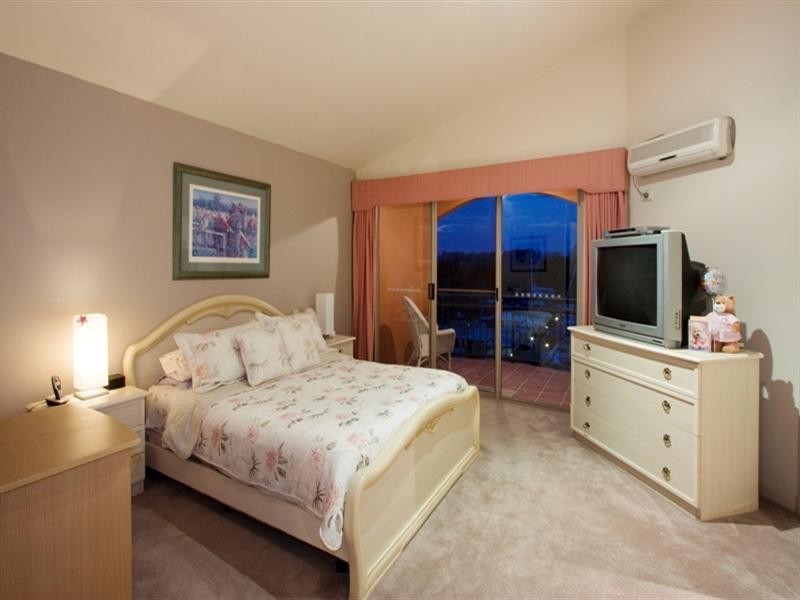 32 John Lund Drive, Hope Island QLD 4212