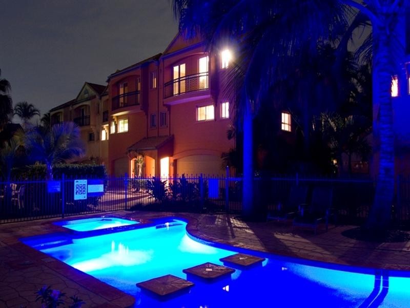 32 John Lund Drive, Hope Island QLD 4212