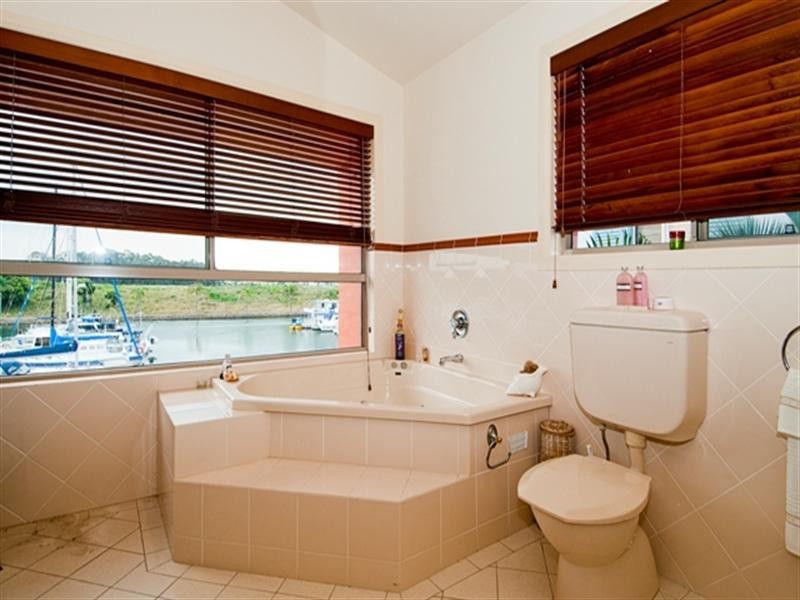 32 John Lund Drive, Hope Island QLD 4212