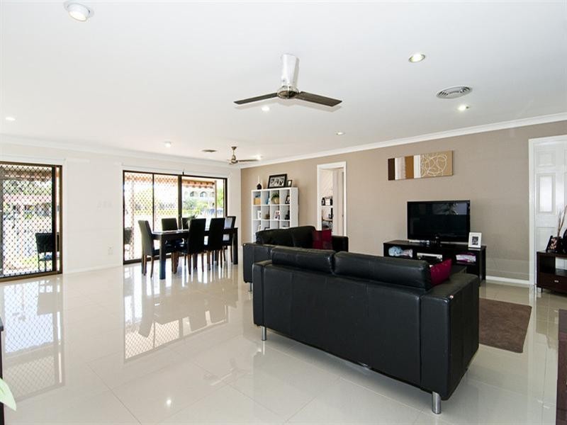 344 Bayview Street, Hollywell QLD 4216