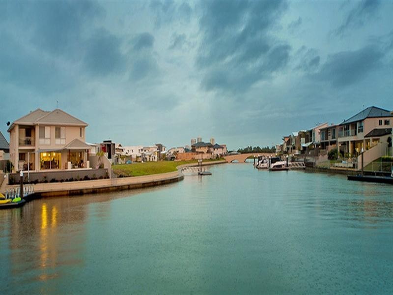 2/47 Compass Drive, Biggera Waters QLD 4216