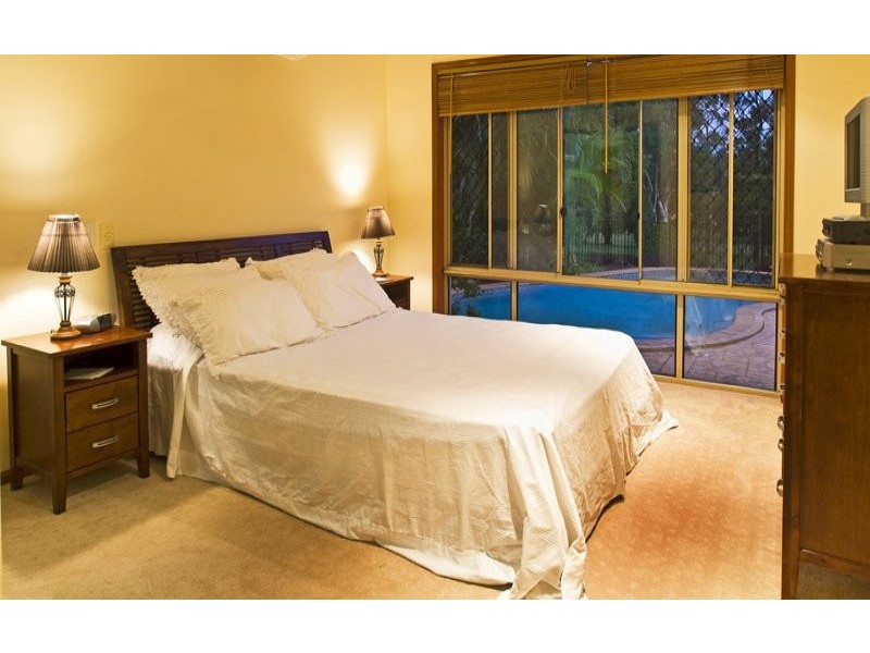 9 Hazel Court, Arundel QLD 4214