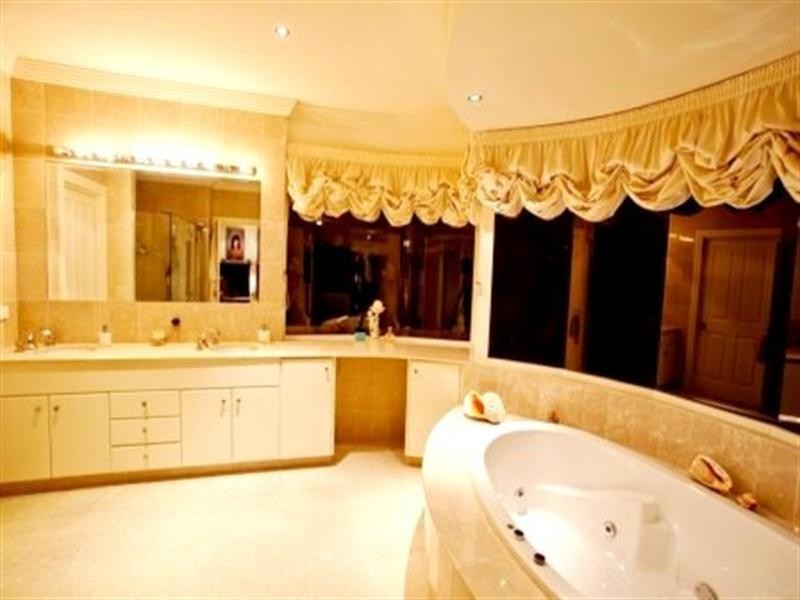 Paradise Point QLD 4216