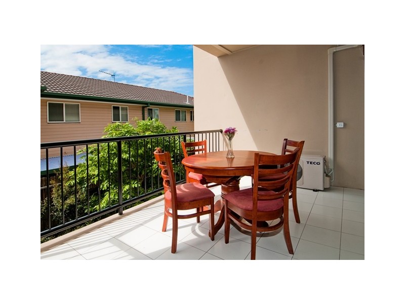 6/22 “Broadwater Mews”  Bath Street, Labrador QLD 4215