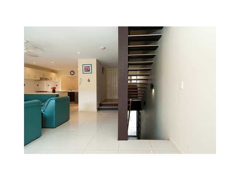 6/22 “Broadwater Mews”  Bath Street, Labrador QLD 4215