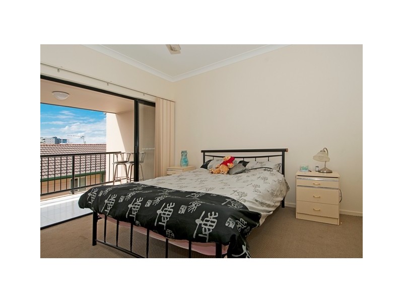 6/22 “Broadwater Mews”  Bath Street, Labrador QLD 4215