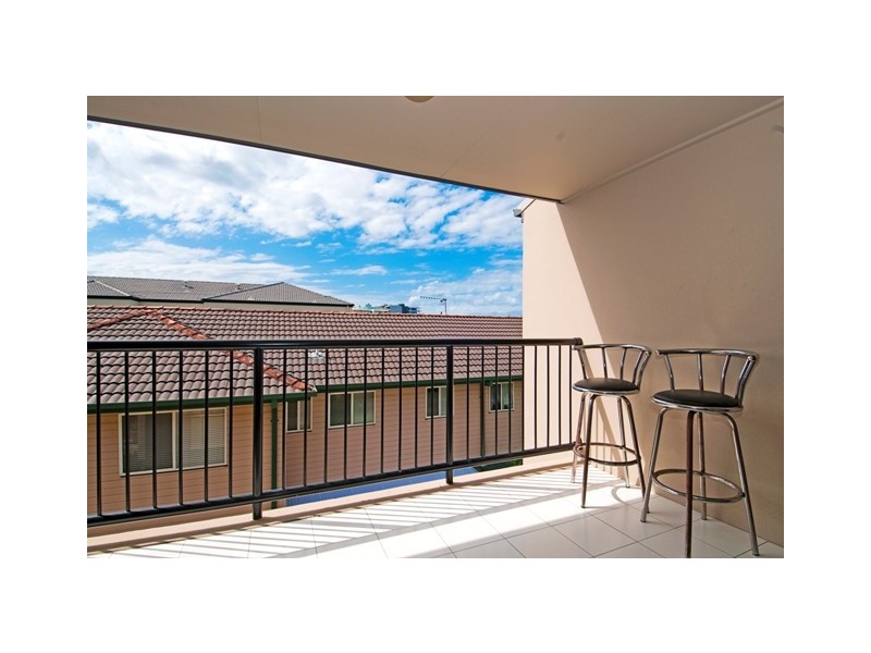 6/22 “Broadwater Mews”  Bath Street, Labrador QLD 4215