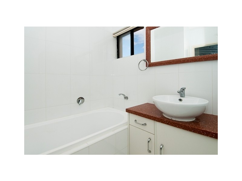 6/22 “Broadwater Mews”  Bath Street, Labrador QLD 4215