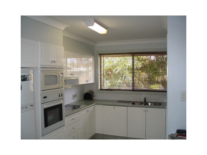 10 Annoula Avenue, Biggera Waters QLD 4216