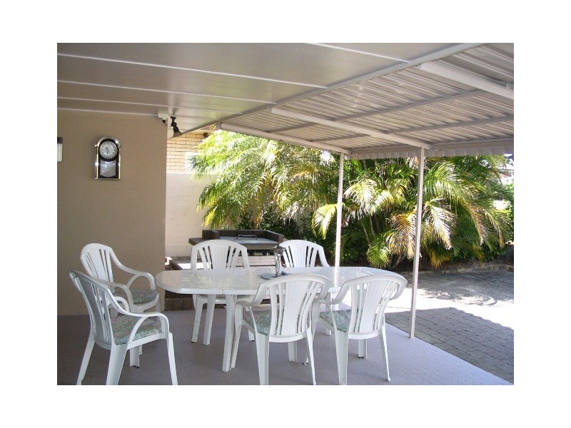 10 Annoula Avenue, Biggera Waters QLD 4216