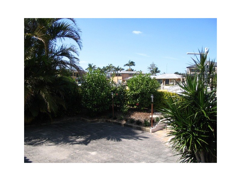 10 Annoula Avenue, Biggera Waters QLD 4216