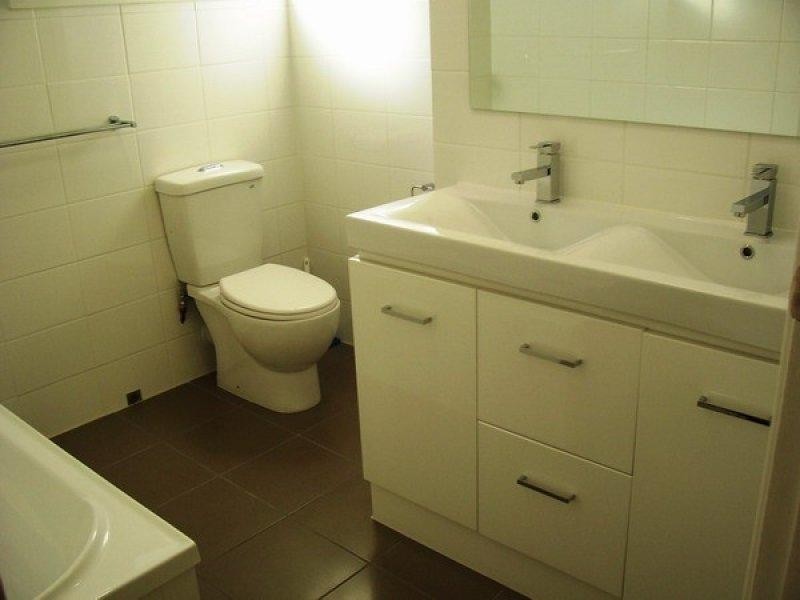 13 Centenary Drive, Hollywell QLD 4216