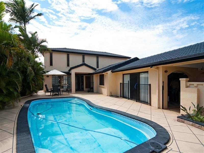 8 Nautilus Place, Runaway Bay QLD 4216