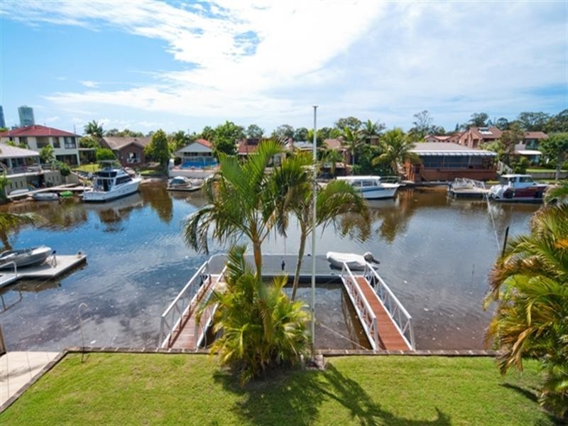 8 Nautilus Place, Runaway Bay QLD 4216