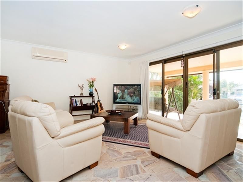 8 Nautilus Place, Runaway Bay QLD 4216