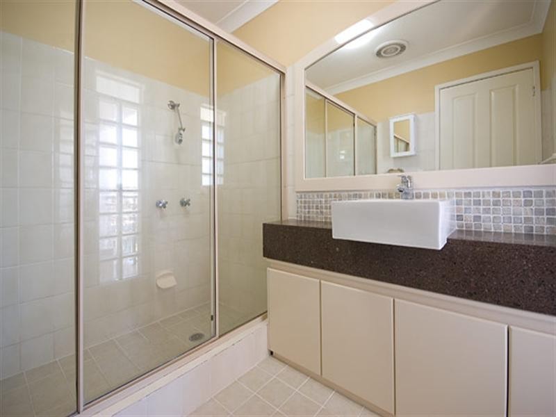 10 Huon Crescent, Runaway Bay QLD 4216