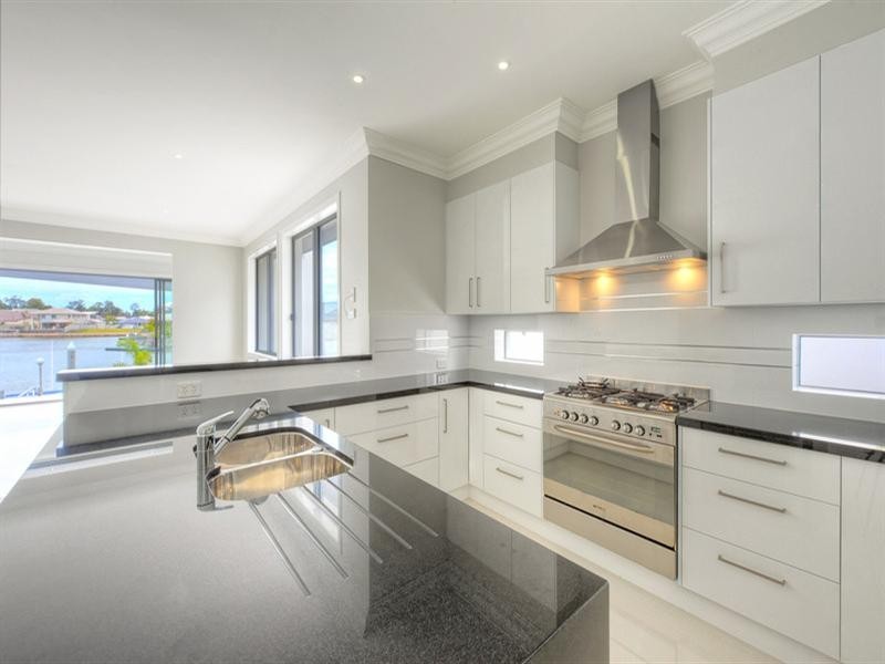 1/27 Compass Drive, Biggera Waters QLD 4216