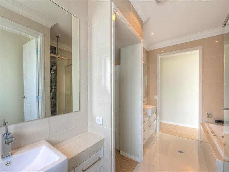 1/27 Compass Drive, Biggera Waters QLD 4216