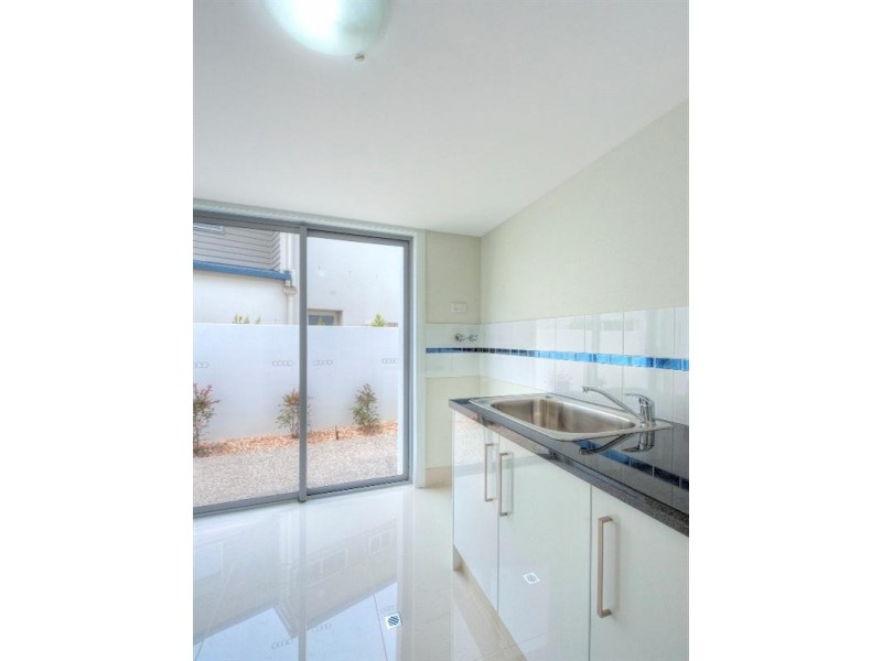 1/27 Compass Drive, Biggera Waters QLD 4216