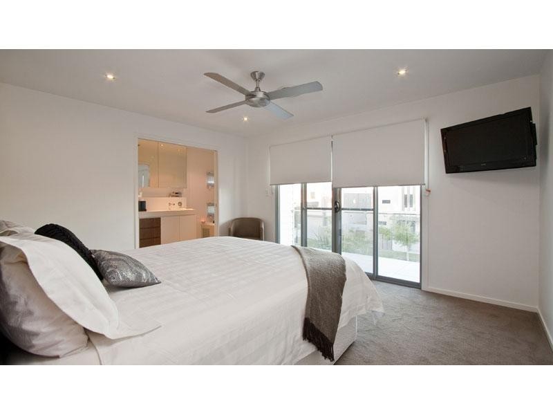 66B Compass Drive, Biggera Waters QLD 4216