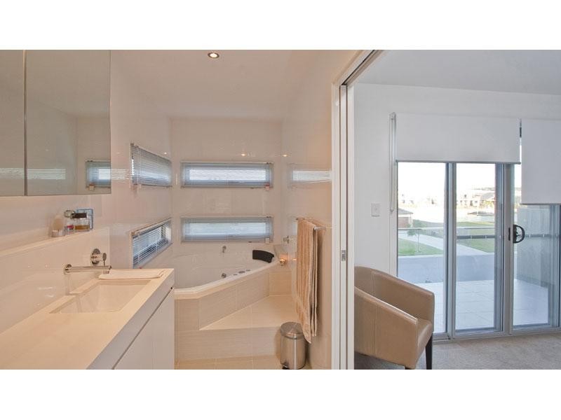 66B Compass Drive, Biggera Waters QLD 4216