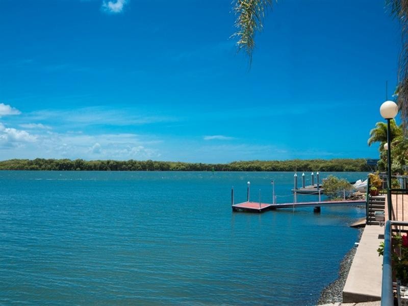 31 Hume Parade, Paradise Point QLD 4216