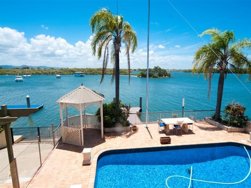 31 Hume Parade, Paradise Point QLD 4216