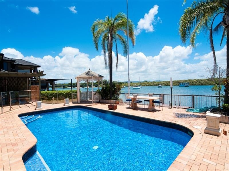 31 Hume Parade, Paradise Point QLD 4216