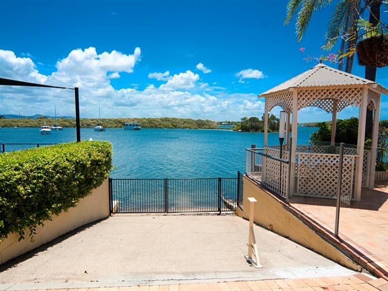 31 Hume Parade, Paradise Point QLD 4216