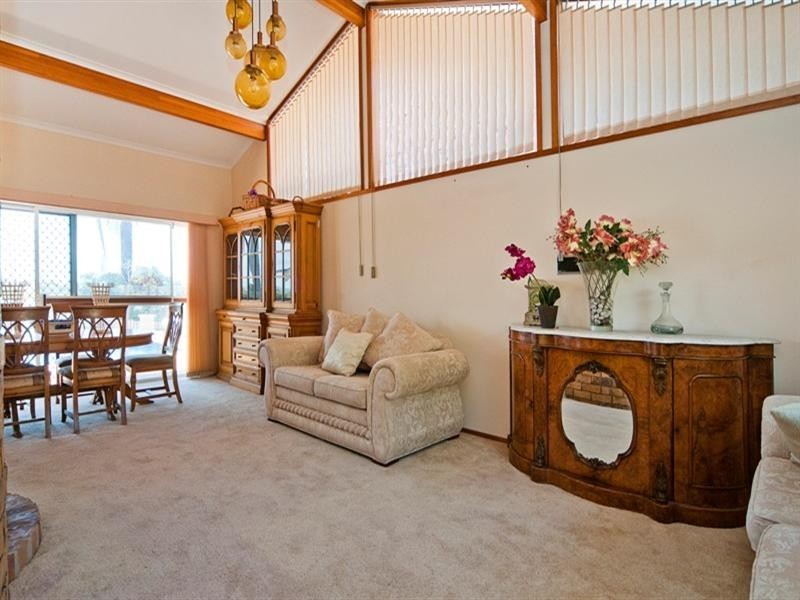 31 Hume Parade, Paradise Point QLD 4216