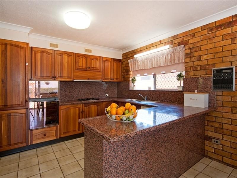 31 Hume Parade, Paradise Point QLD 4216