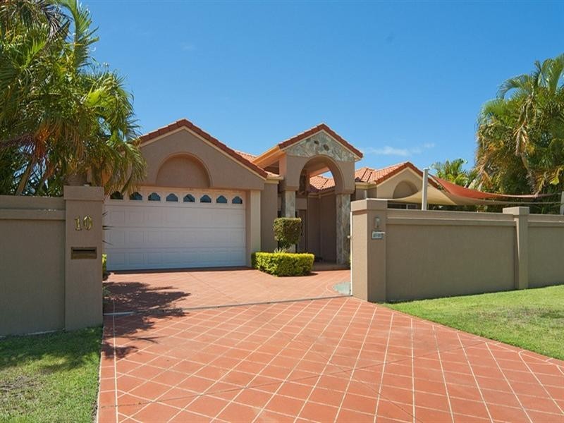 10 Grand Canal Way, Runaway Bay QLD 4216