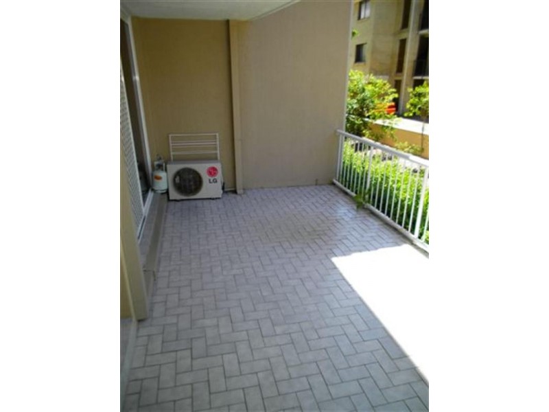 3/111 Frank Street, Labrador QLD 4215